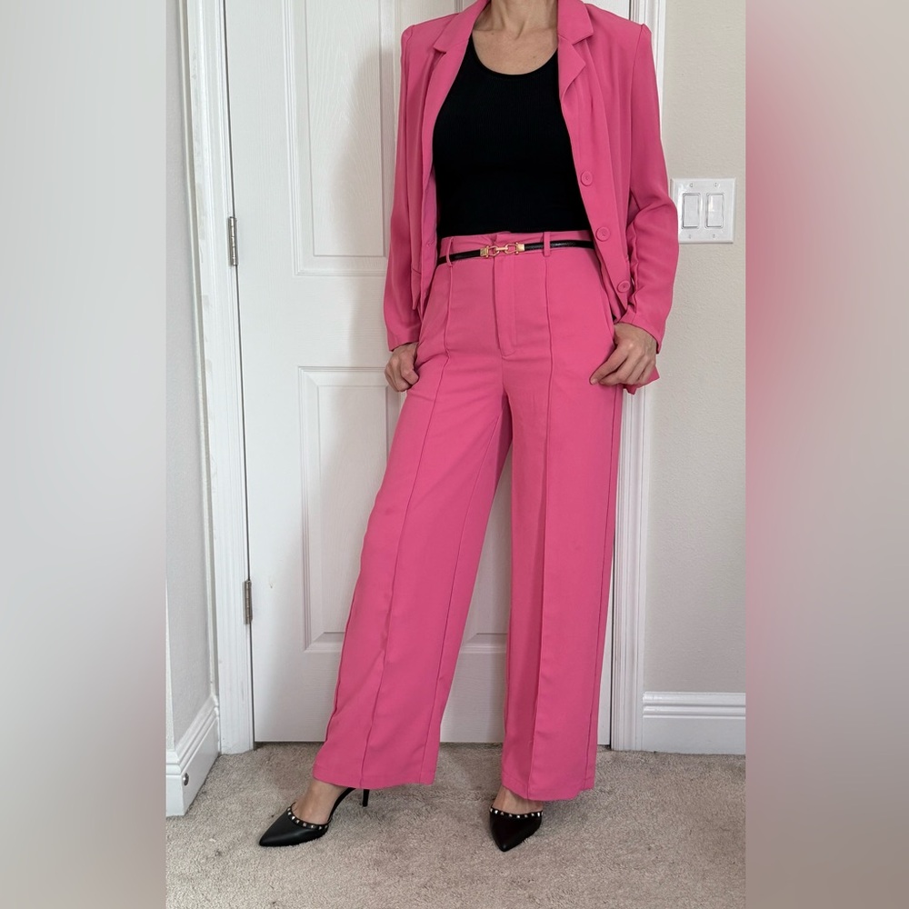 Lightweight set , and vibrant color,excellent condition.